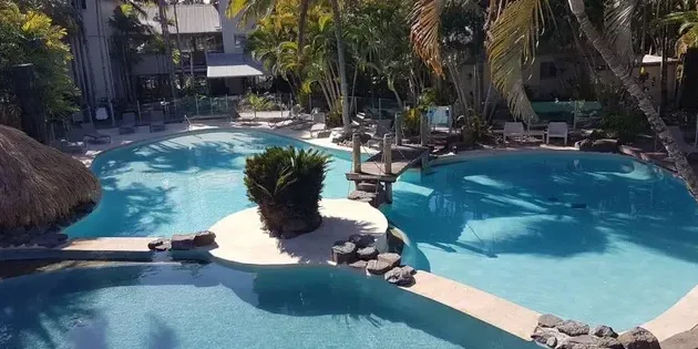 SwimmingPoolRenovationIslanderNoosaResortAfter-640w-e1705506134453